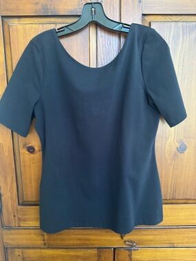 Ann Taylor Size Large Black Scoop Neck Low Back Short Sleeve Knit Top. NWOT.